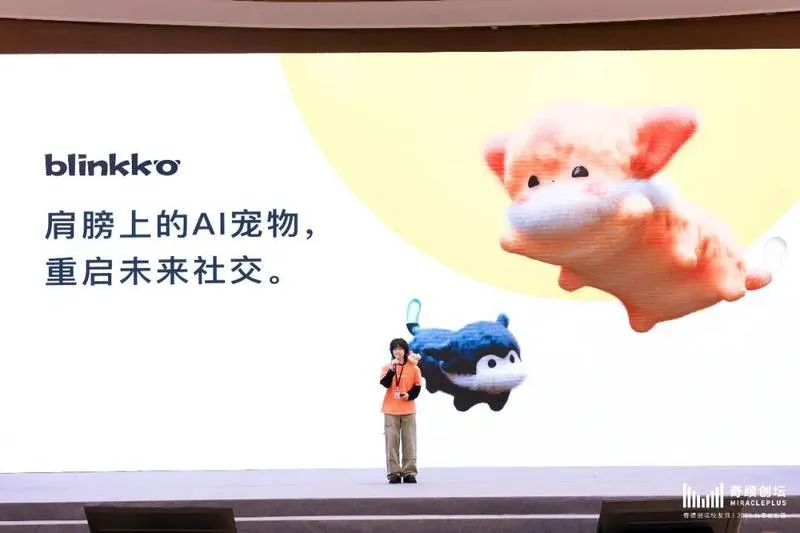 Blinkko 肩上 AI 宠物